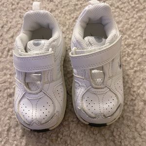 Nike sneakers for baby boys size 5c